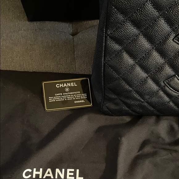 CHANEL Navy Quilted Leather Grand Shopping Tote with Interlocking CC - Picture 2 of 15